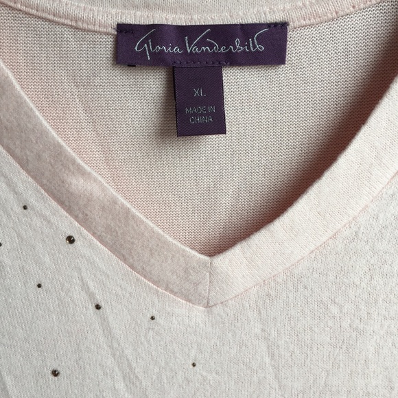 Gloria Vanderbilt  V-Neck Top - NWT - Picture 4 of 7
